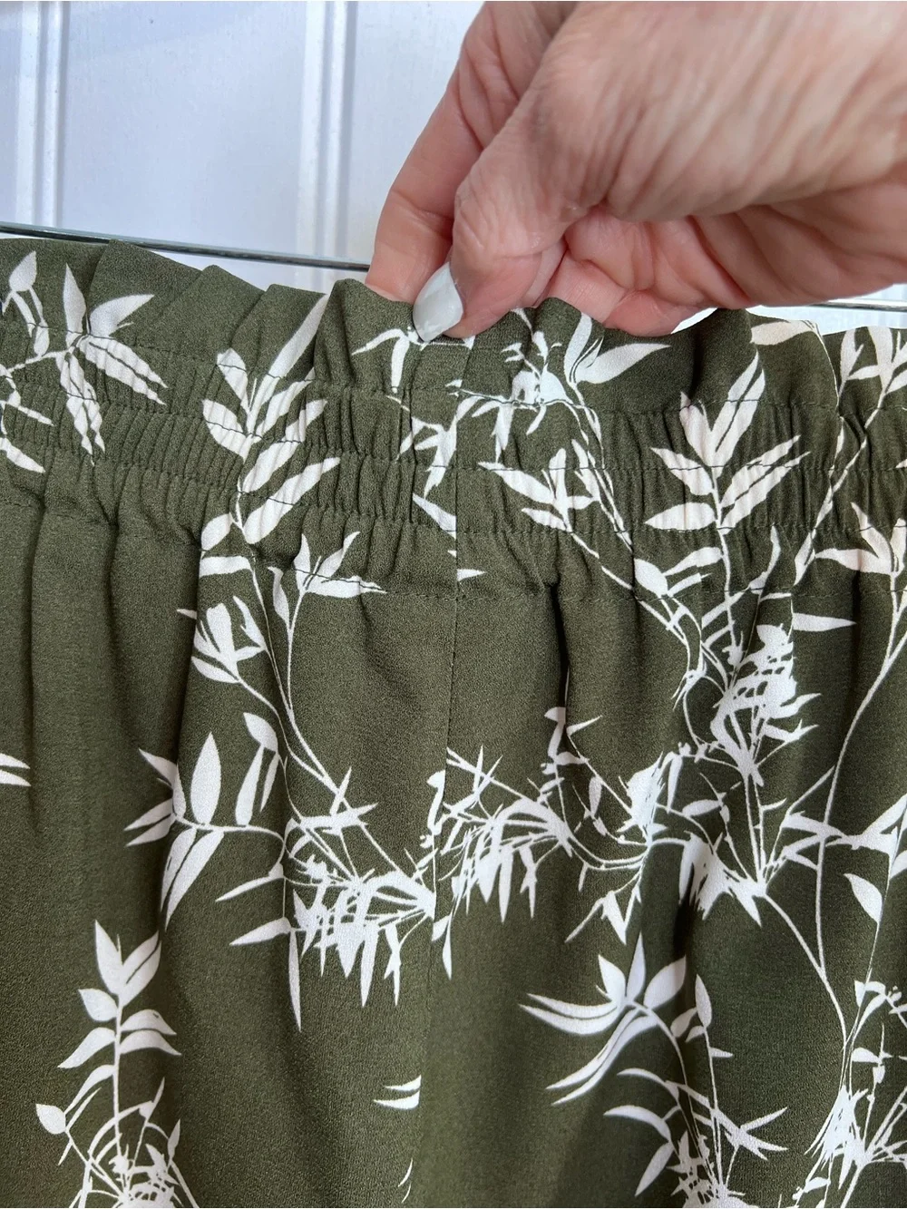 Worthington Olive Green Wide-Leg Floral Print Pants with Tie‎ Waist. Size Large.